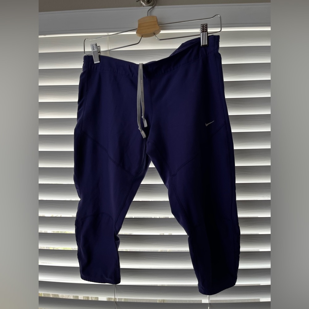 L, NIKE Dri-Fit athletic running capri’s with small pockets - Picture 13 of 17